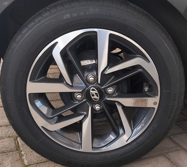 2022-Hyundai-Grand-i10-12-Fluid image:17
