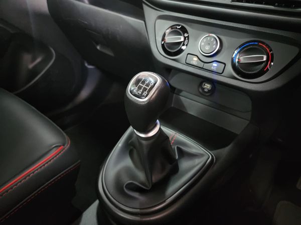 2022-Hyundai-Grand-i10-12-Fluid image:19