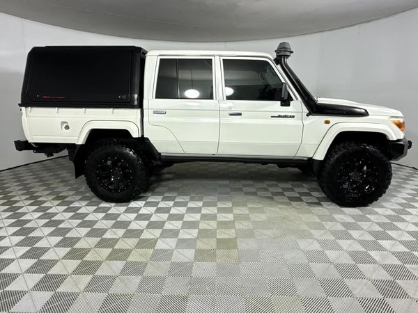 2017-Toyota-Land-Cruiser-79-45-D-Double-Cab image:16