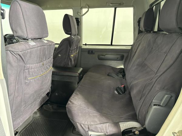 2017-Toyota-Land-Cruiser-79-45-D-Double-Cab image:3