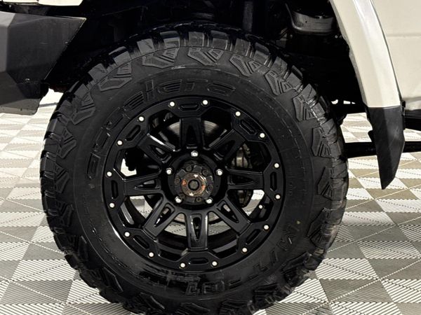 2017-Toyota-Land-Cruiser-79-45-D-Double-Cab image:4
