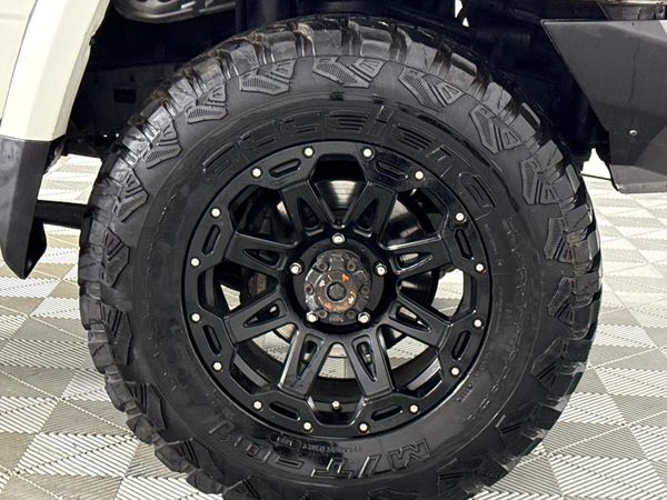 2017-Toyota-Land-Cruiser-79-45-D-Double-Cab image:5