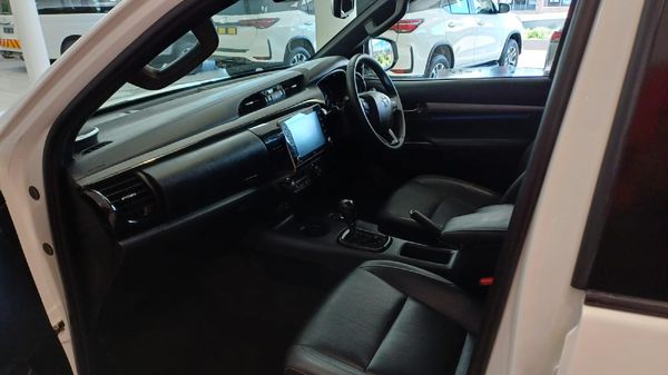 2025-Toyota-Hilux-28-GD-6-RB-Legend-RS-4x4-Double-Cab-Auto-mhev image:9