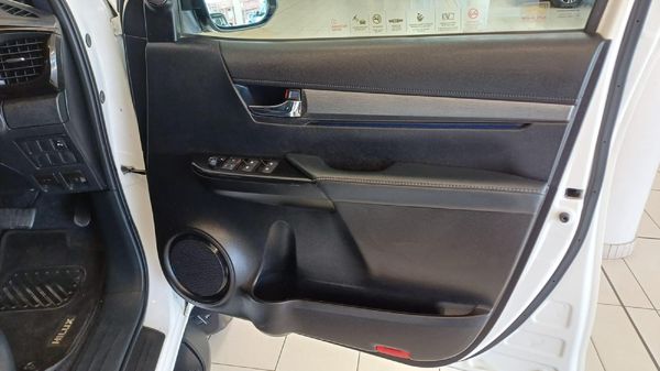2025-Toyota-Hilux-28-GD-6-RB-Legend-RS-4x4-Double-Cab-Auto-mhev image:8
