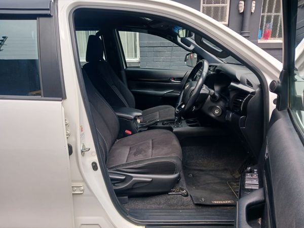 2019-Toyota-Hilux-28-GD-6-Raider-4x4-Auto-Double-Cab image:8