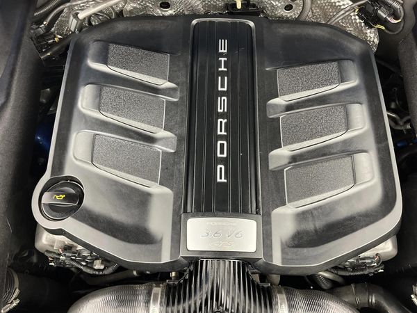 2017-Porsche-Cayenne-GTS-Auto image:11