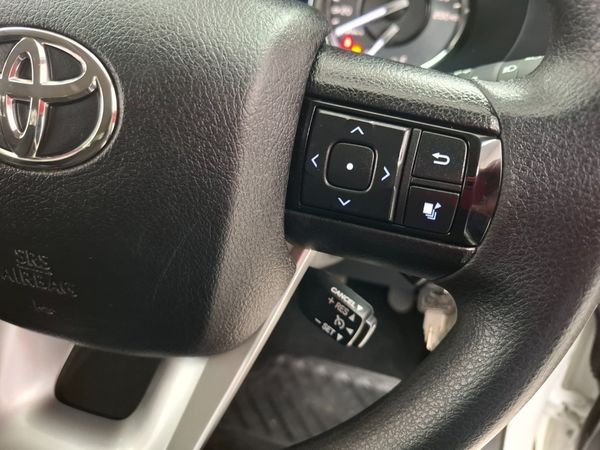 2025-Toyota-Hilux-24-GD-6-Raider-4x4-Auto-Double-Cab image:10
