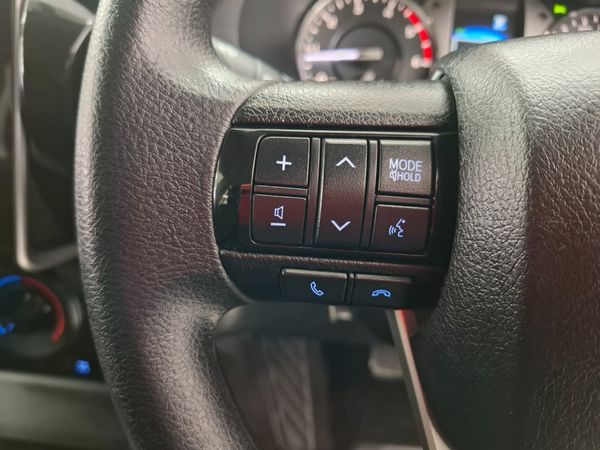 2025-Toyota-Hilux-24-GD-6-Raider-4x4-Auto-Double-Cab image:11