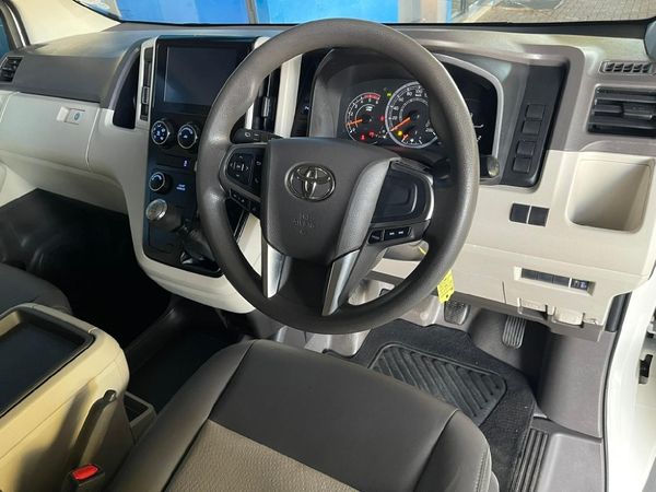 2024-Toyota-Quantum-28-GL-14-Seat image:3