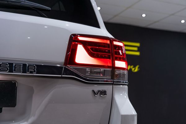 2019-Toyota-Land-Cruiser-200-45-D-V8-VX-R-Auto image:10