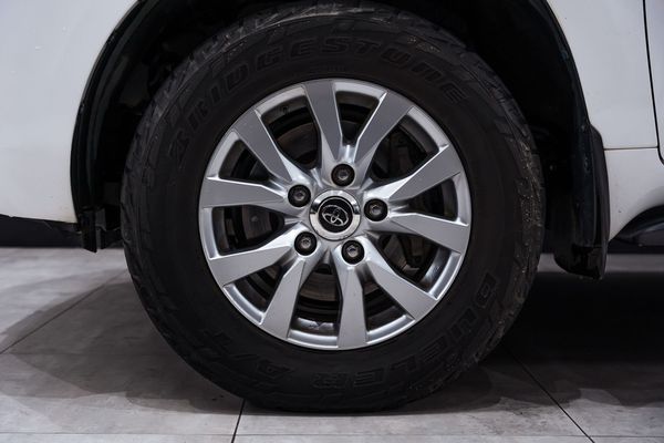 2019-Toyota-Land-Cruiser-200-45-D-V8-VX-R-Auto image:13