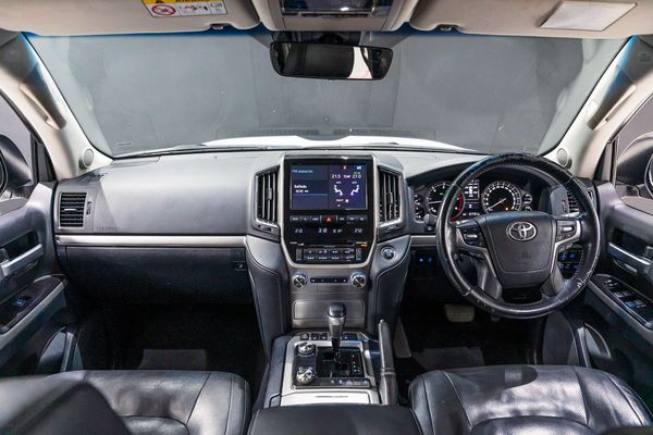 2019-Toyota-Land-Cruiser-200-45-D-V8-VX-R-Auto image:14