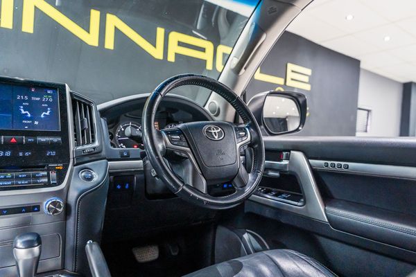 2019-Toyota-Land-Cruiser-200-45-D-V8-VX-R-Auto image:16