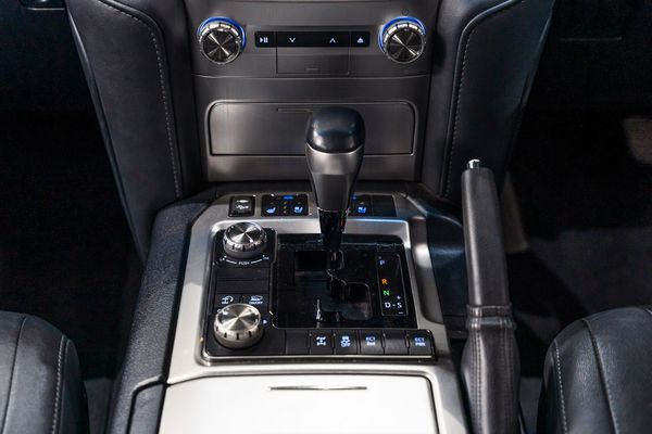 2019-Toyota-Land-Cruiser-200-45-D-V8-VX-R-Auto image:17