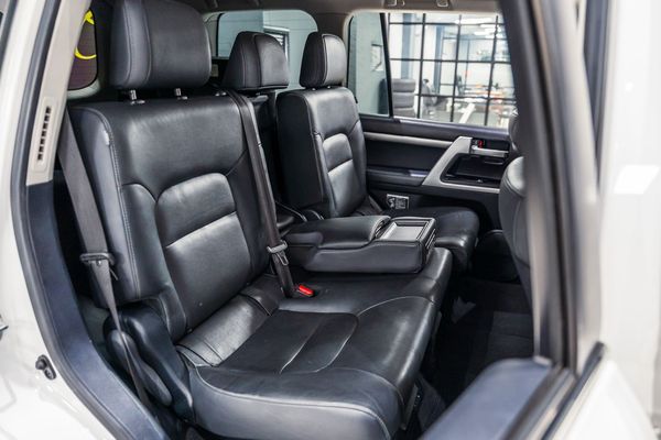 2019-Toyota-Land-Cruiser-200-45-D-V8-VX-R-Auto image:19
