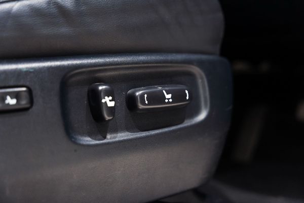 2019-Toyota-Land-Cruiser-200-45-D-V8-VX-R-Auto image:21