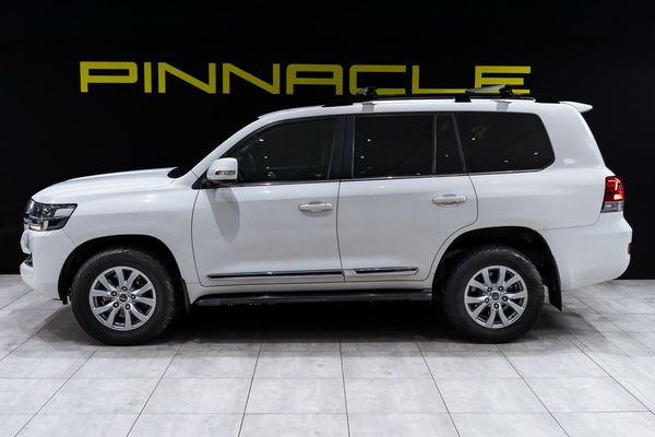 2019-Toyota-Land-Cruiser-200-45-D-V8-VX-R-Auto image:3