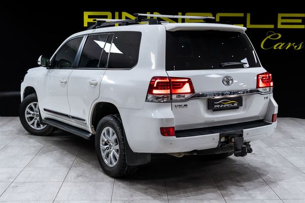 2019-Toyota-Land-Cruiser-200-45-D-V8-VX-R-Auto image:4