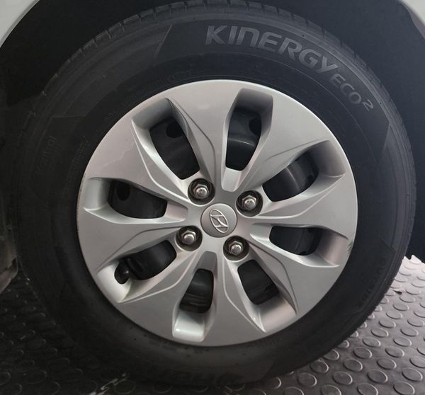 2016-Hyundai-Accent-16-GLS-Fluid-Auto image:7