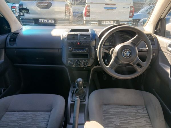 2015-Volkswagen-Polo-Vivo-GP-16-Trendline image:7