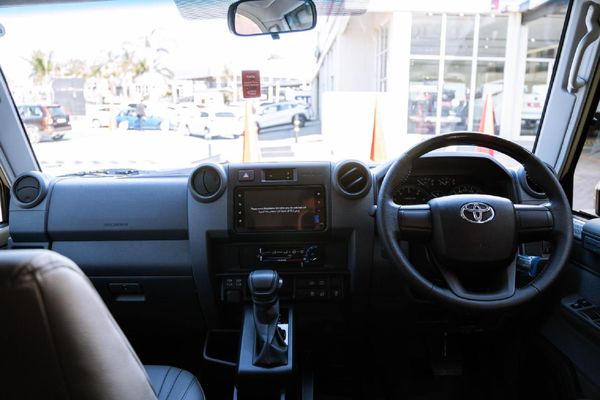 2026-Toyota-Land-Cruiser-76-28GD-6-Station-Wagon-VX image:9
