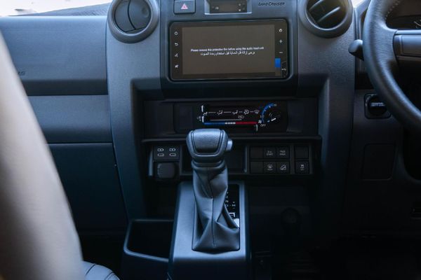 2026-Toyota-Land-Cruiser-76-28GD-6-Station-Wagon-VX image:11