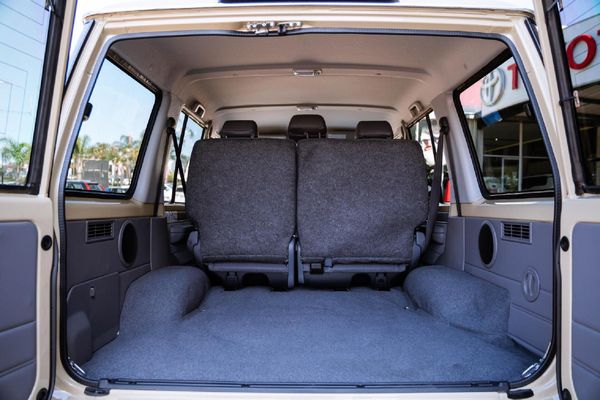2026-Toyota-Land-Cruiser-76-28GD-6-Station-Wagon-VX image:12