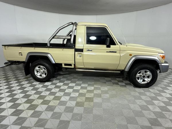 2021-Toyota-Land-Cruiser-79-42-D-Single-Cab image:13