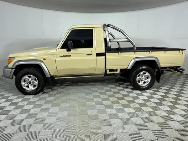 2021-Toyota-Land-Cruiser-79-42-D-Single-Cab image:15