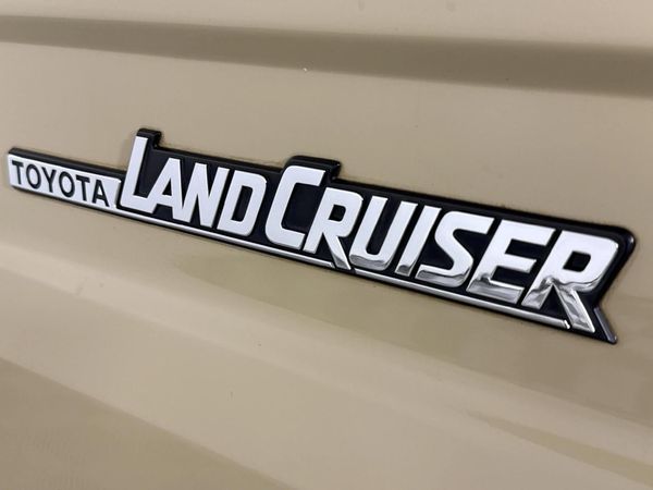 2021-Toyota-Land-Cruiser-79-42-D-Single-Cab image:8