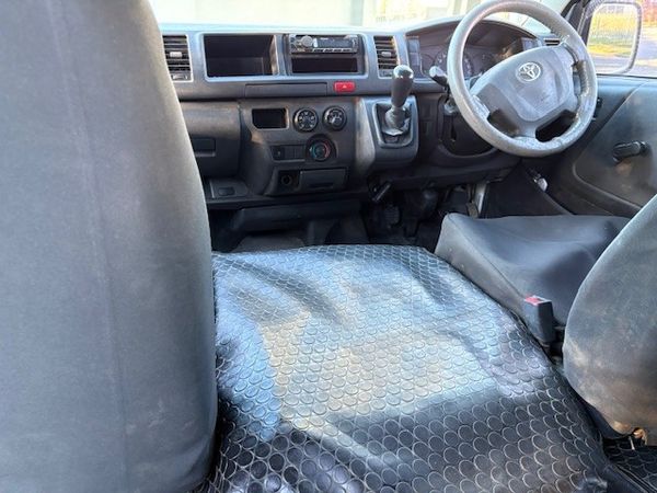 2021-Toyota-Quantum-DIESEL-HIACE-16-SEATER-25-D-4D-SESFIKILE image:10