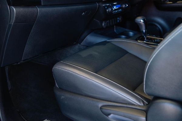 2023-Toyota-Hilux-28-GD-6-Raised-Body-Legend-RS-Auto-Double-Cab image:16