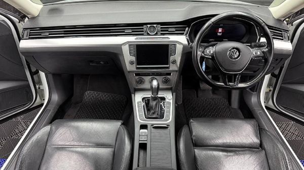 2016-Volkswagen-Passat-14-TSI-Comfortline-Auto image:9