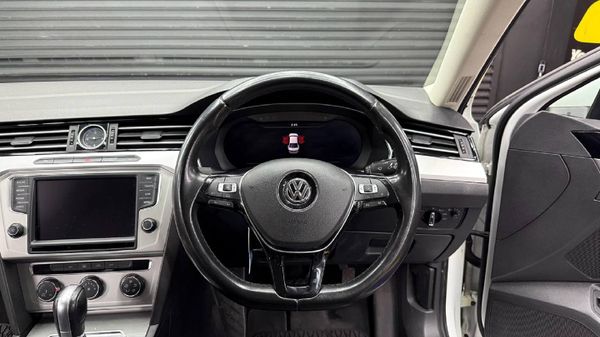 2016-Volkswagen-Passat-14-TSI-Comfortline-Auto image:10