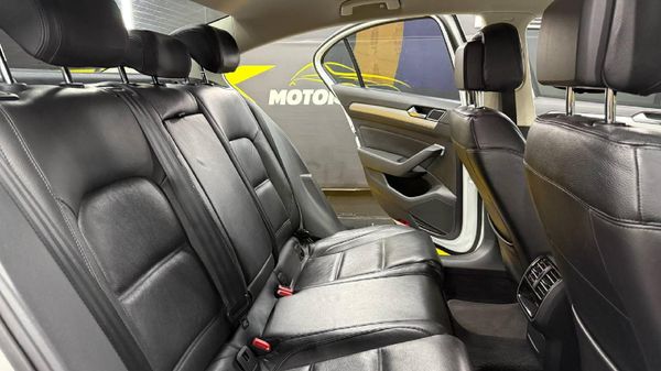 2016-Volkswagen-Passat-14-TSI-Comfortline-Auto image:12