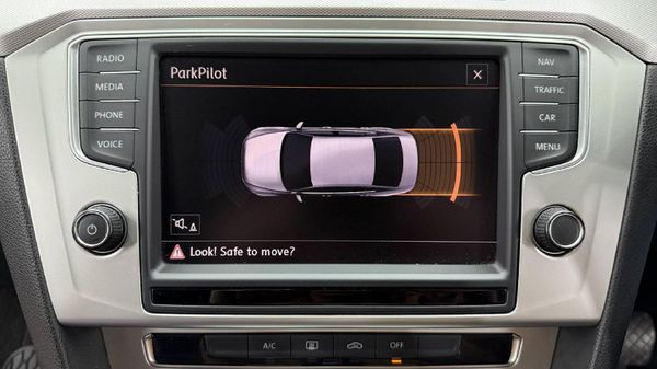 2016-Volkswagen-Passat-14-TSI-Comfortline-Auto image:13