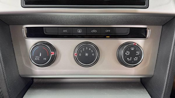 2016-Volkswagen-Passat-14-TSI-Comfortline-Auto image:15