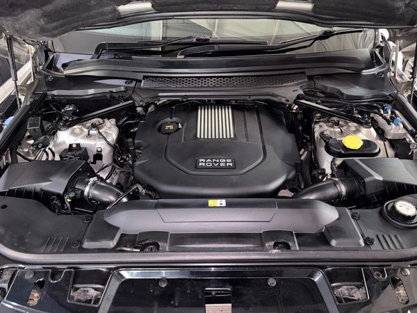 2014-Land-Rover-Range-Rover-Sport-30-SDV6-HSE image:10