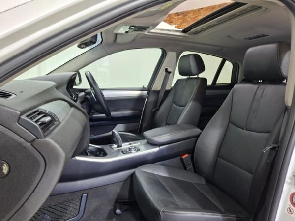 2017-BMW-X4-xDrive20d-M-Sport image:11