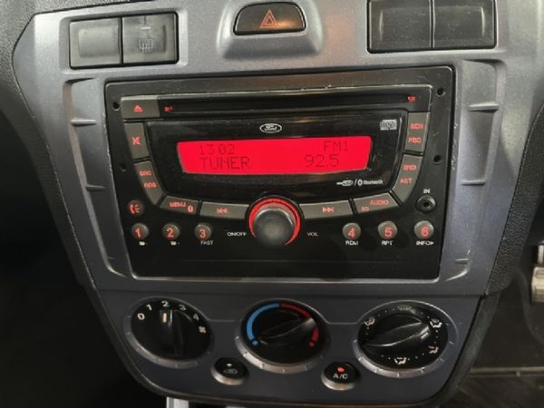 2014-Ford-Figo-14-TDCi-Ambiente image:8