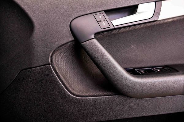 2010-Audi-A3-Sportback-18-TFSI-Ambition image:12