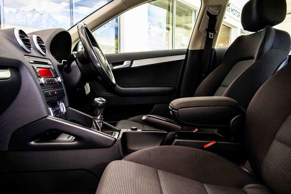 2010-Audi-A3-Sportback-18-TFSI-Ambition image:19