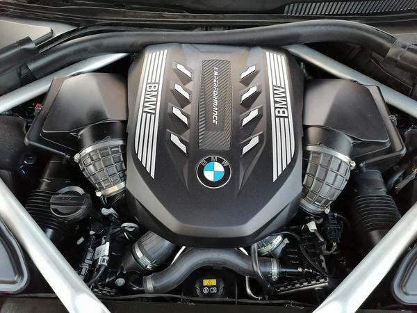 2021-BMW-X7-M50i image:11
