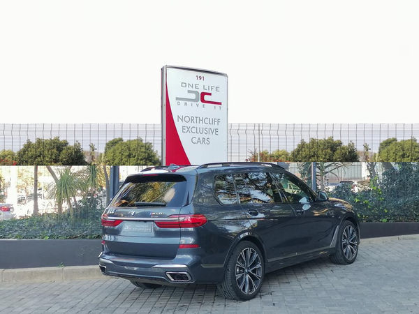 2021-BMW-X7-M50i image:2