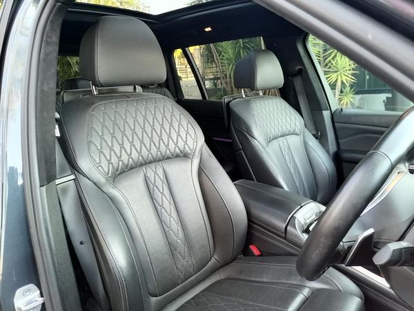 2021-BMW-X7-M50i image:5