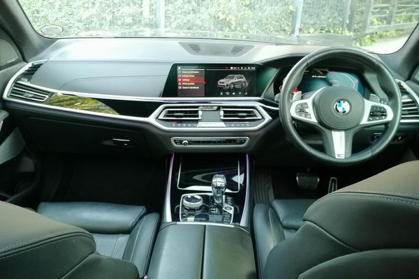 2021-BMW-X7-M50i image:8