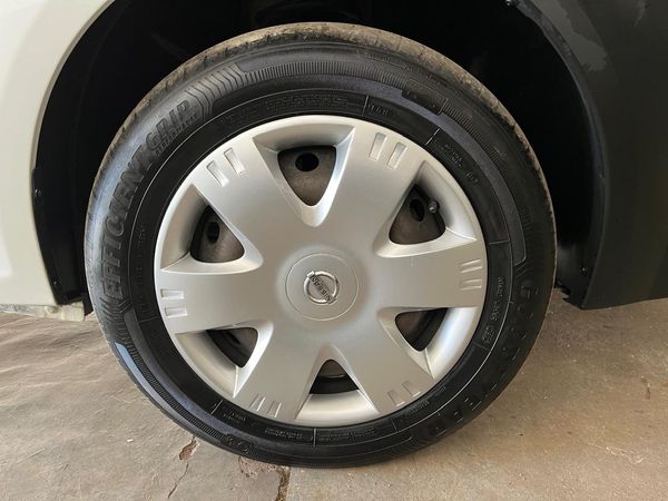 2018-Nissan-NP200-16-AC-Safety-Pack image:5