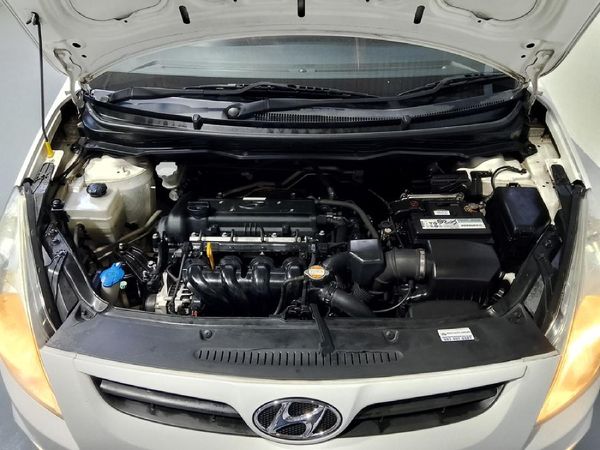 2010-Hyundai-i20-16 image:9