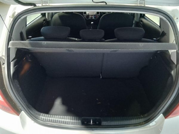 2010-Hyundai-i20-16 image:13