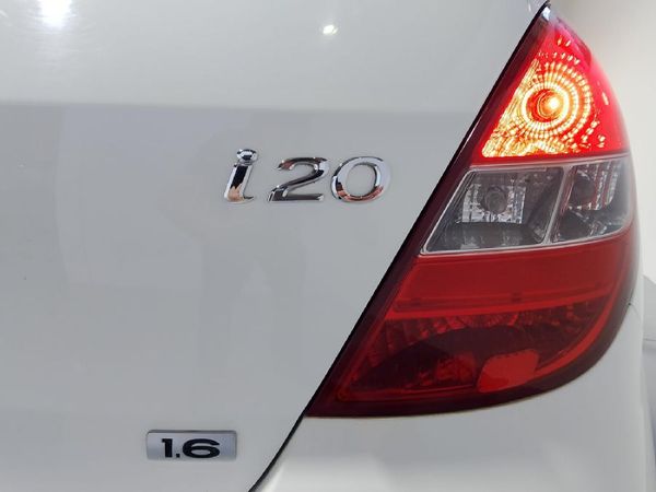 2010-Hyundai-i20-16 image:15